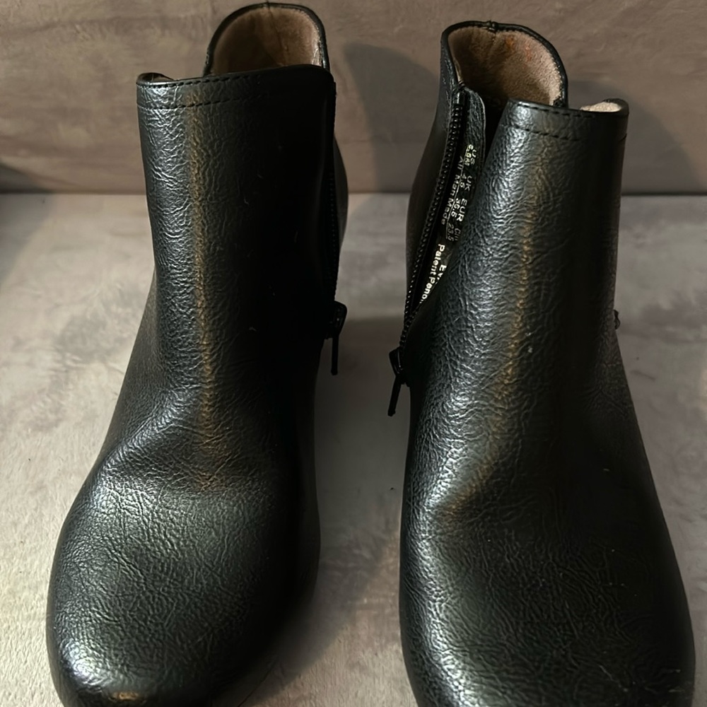 Natural Sole black leather zip booties women’s 6.5